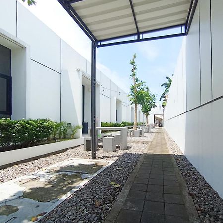 Ofo Kost Premium Kampung Inggris Pare Syariah Mitra Reddoorz Hotel Exterior photo