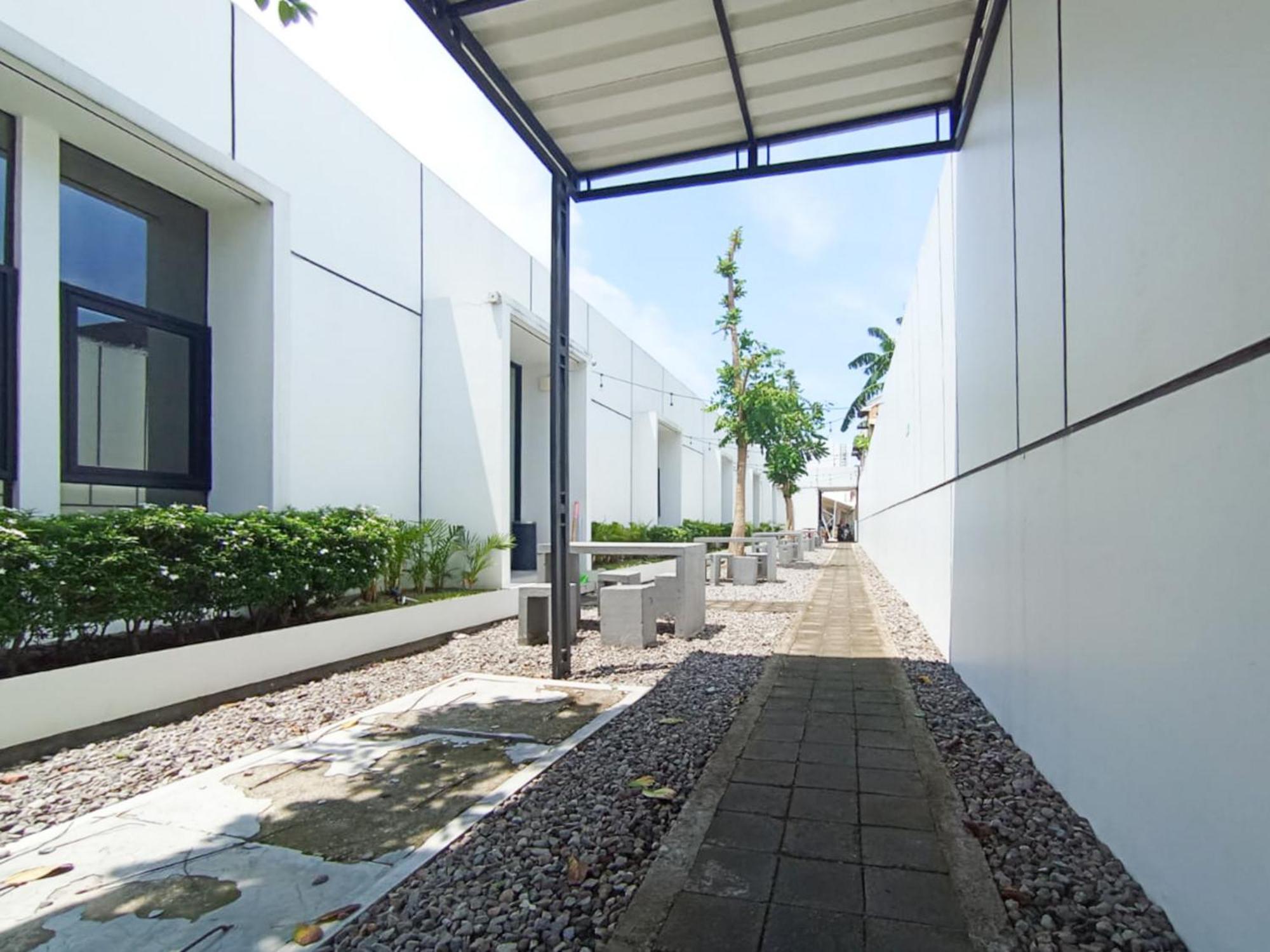 Ofo Kost Premium Kampung Inggris Pare Syariah Mitra Reddoorz Hotel Exterior photo