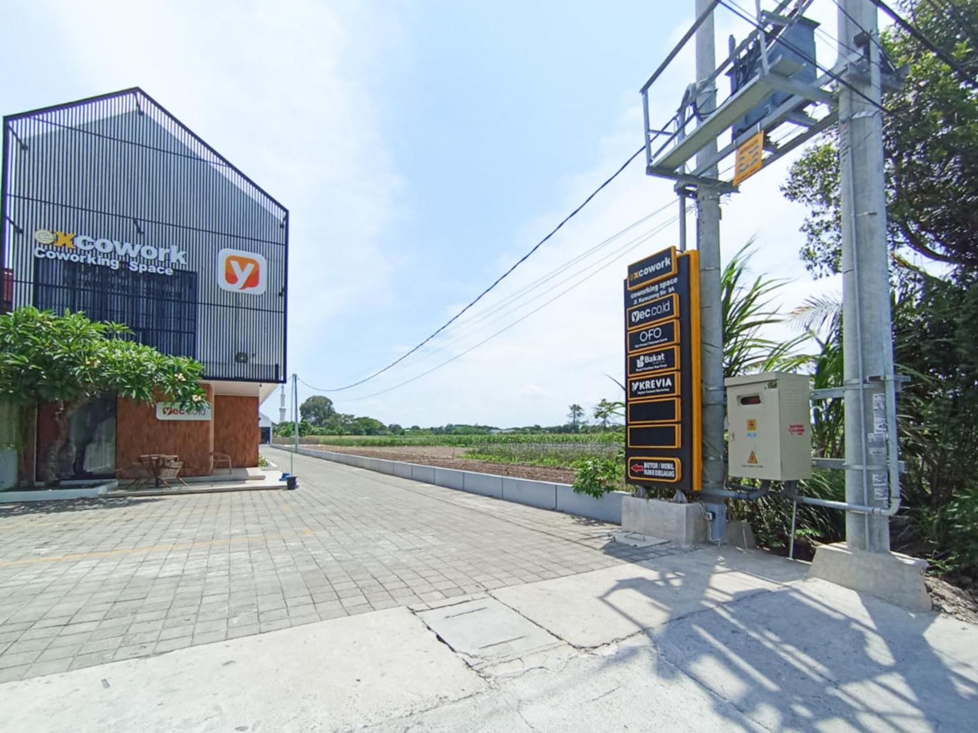 Ofo Kost Premium Kampung Inggris Pare Syariah Mitra Reddoorz Hotel Exterior photo