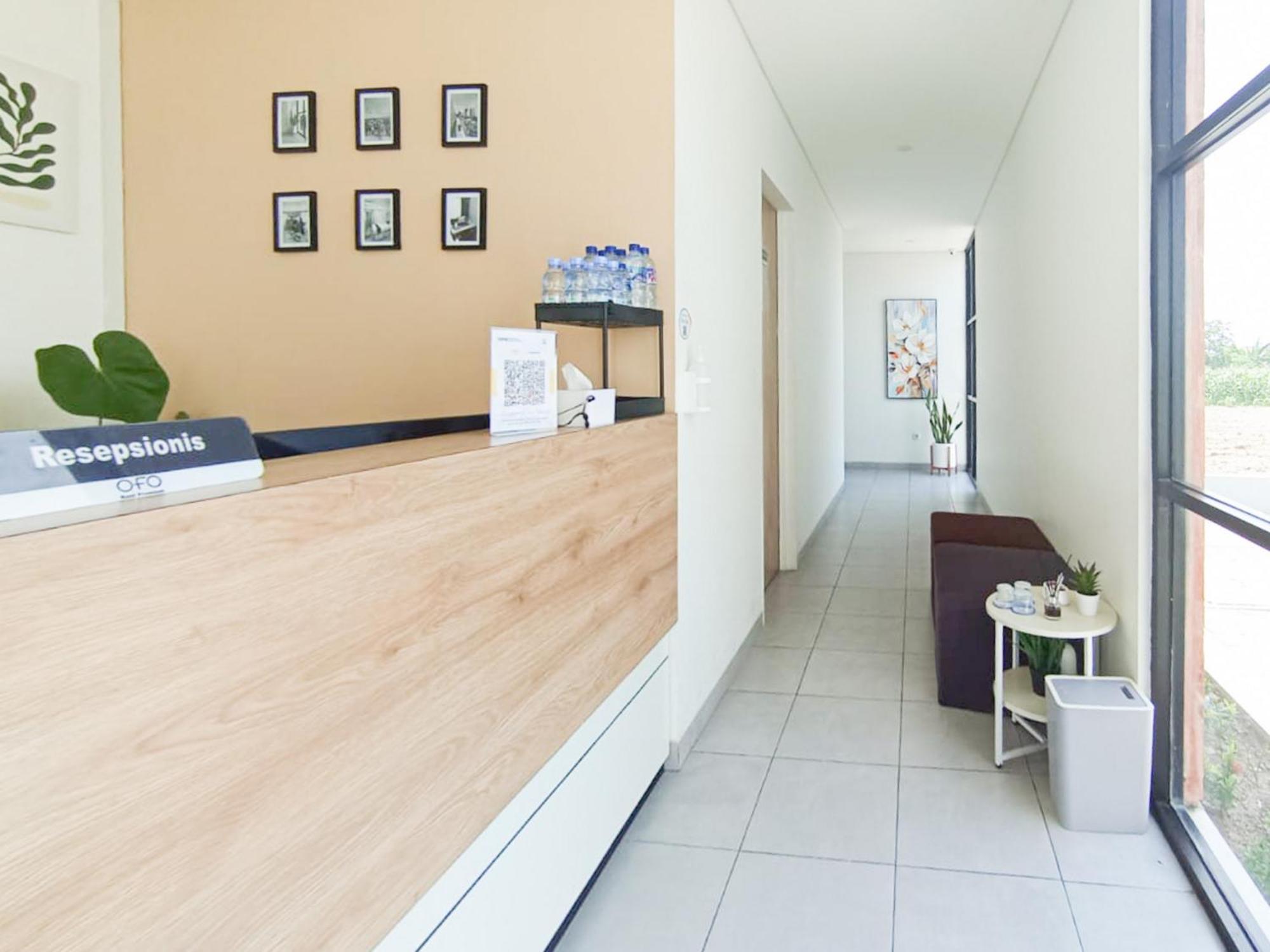 Ofo Kost Premium Kampung Inggris Pare Syariah Mitra Reddoorz Hotel Exterior photo